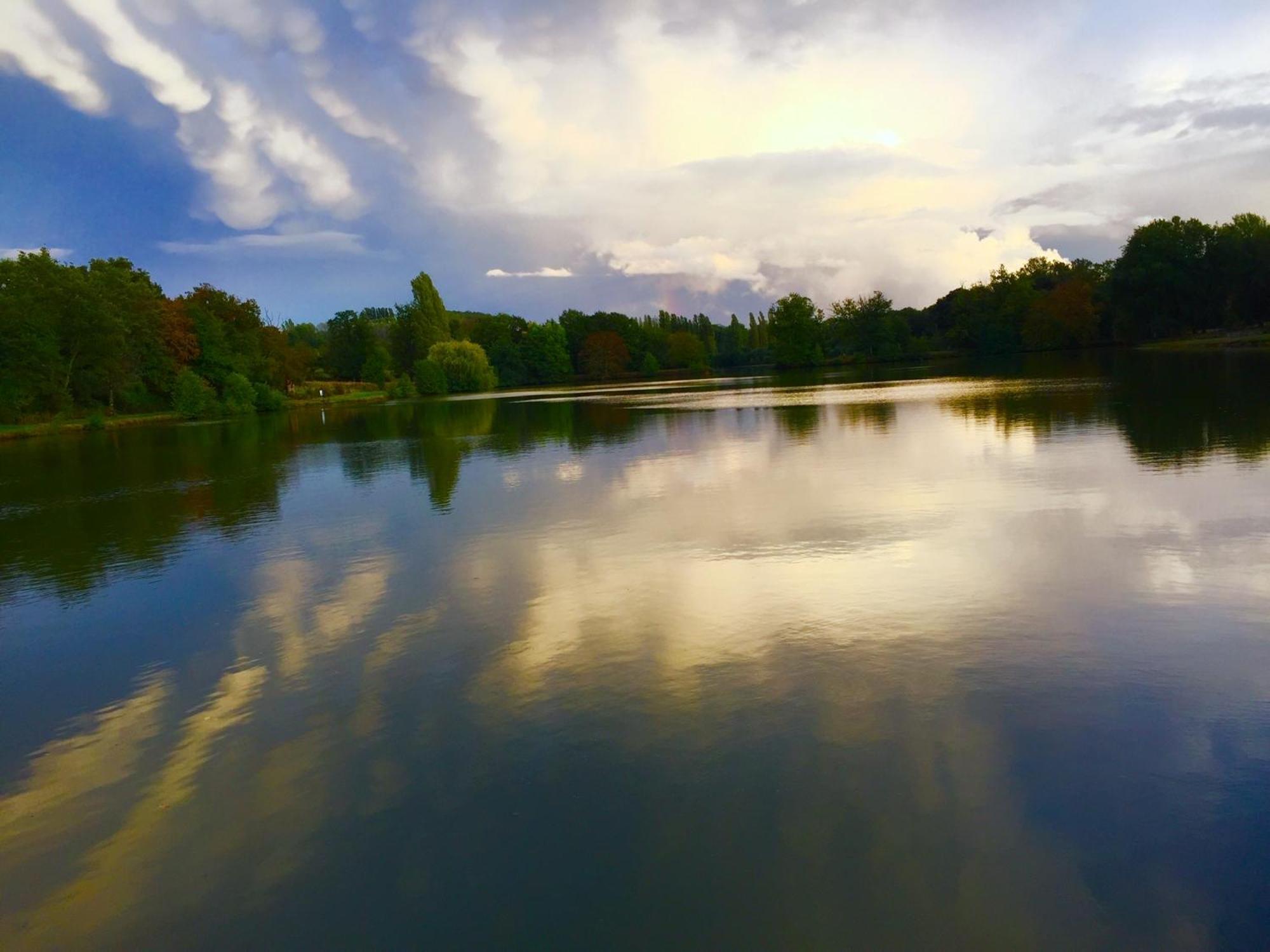 Nature Et Bord D'etang A *